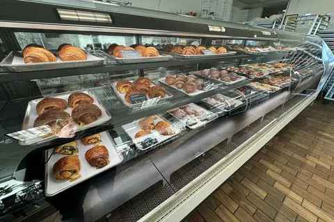 Fredwell Café & Patisserie photo 1
